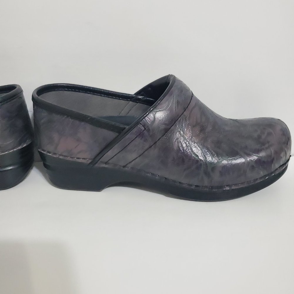 Dansko Xp Professional Clog Gray Tooled Leather E… - image 8